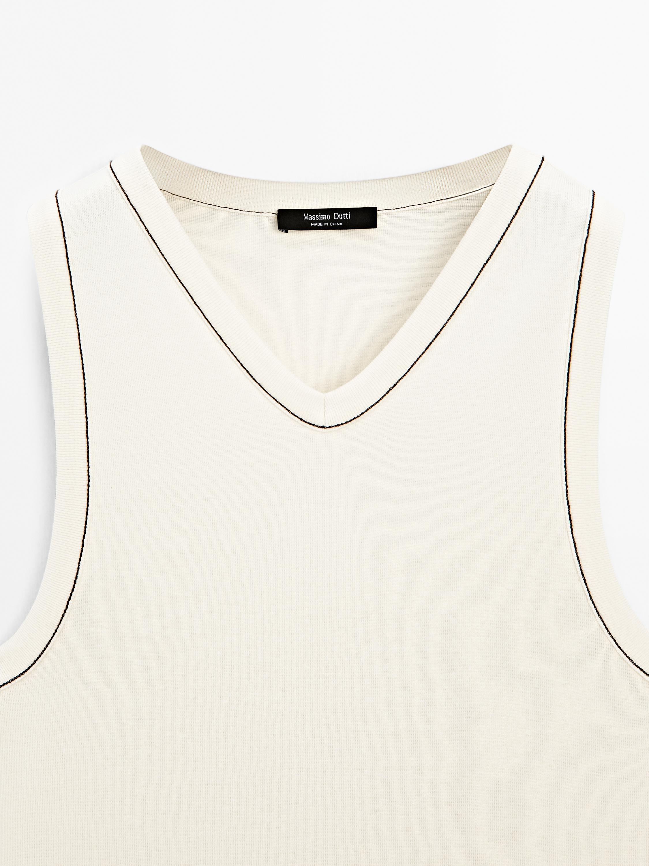 100% cotton T-shirt with contrast detail